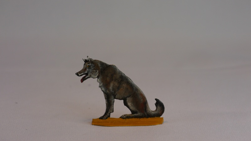 Wolf sitzend, beidseitig graviert, GH=34mm
