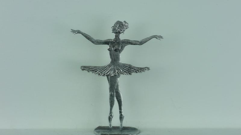 Tänzerin/Ballerina, beidseitig graviert, AH ca. 65mm