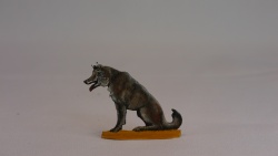 Wolf sitzend, beidseitig graviert, GH=34mm