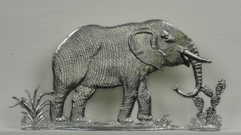 Elefant mit Kaktus und Busch, Höhe ca. 55mm