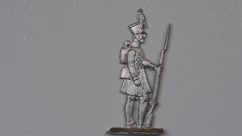 Mann, Gewehr in li. Hand aufgestellt, Braunschweig 1809, Infanterie (Schwarze Schar)