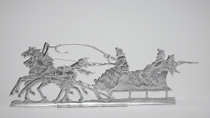 Russischer Bauernschlitten mit Napoleon auf der Flucht-1812, 3-spännig (Troika) mit Pferden, fahrend, mit Fahrgästen (Napoleon u