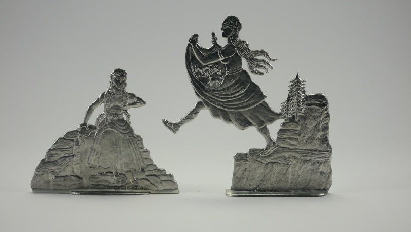 Mägdesprung, 2 Figuren, beidseitig graviert, 54mm