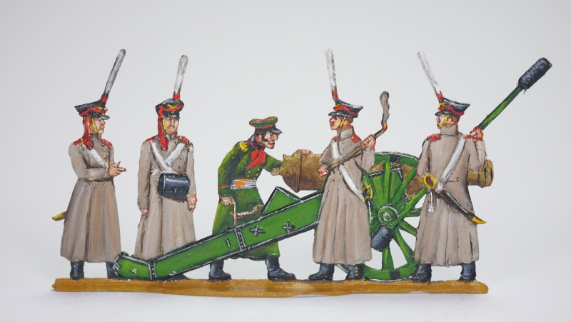 russische Artillerie, Kanone feuerbereit, 5 Mann Bedienung, Gruppe,