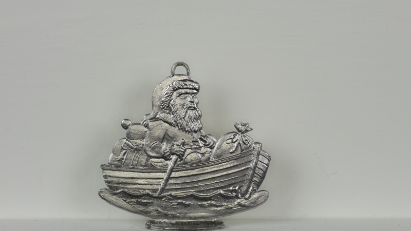 Weihnachtsmann im Ruderboot, beidseitig graviert, stehend/hängend, Höhe ca.45mm