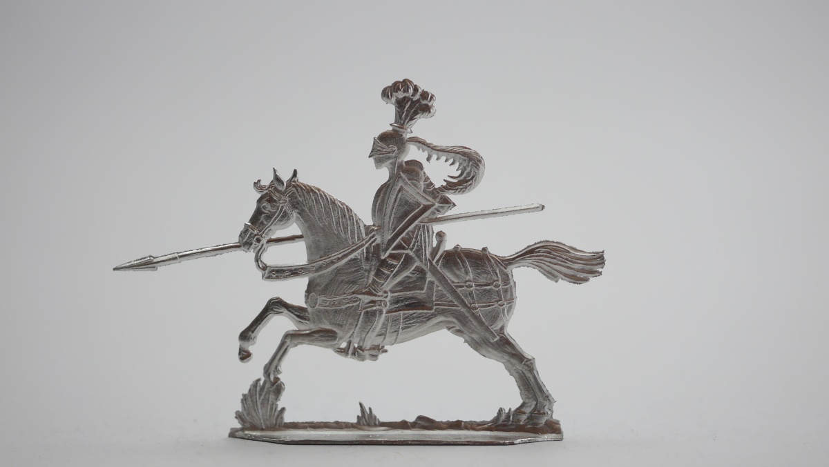 Ritter um 1200 zu Pferd mit Lanze, beidseitig graviert, AH ca. 54mm