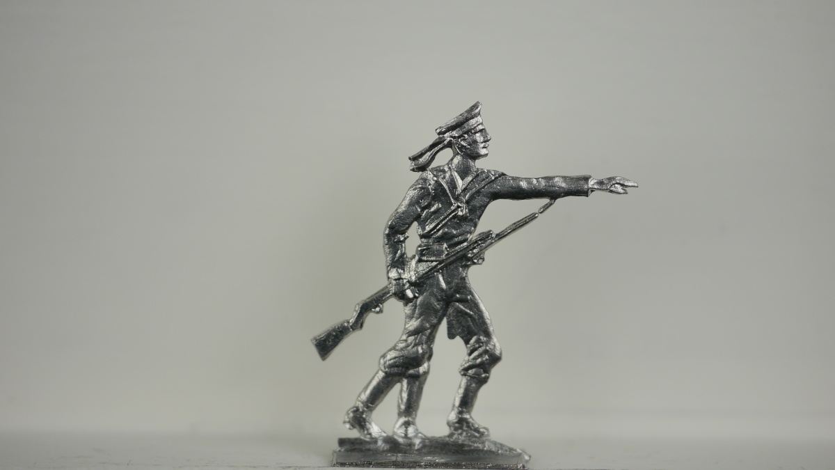 deutscher Marinesoldat mit Gewehr laufend, Kombi-Figur