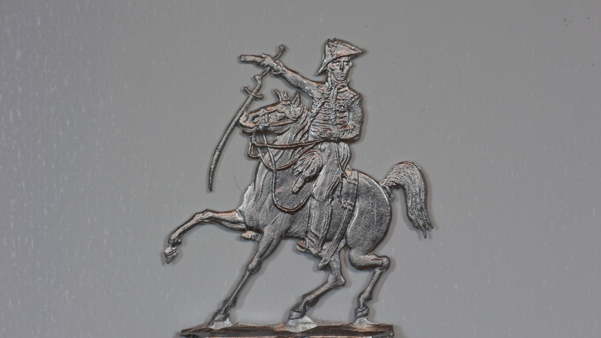 Prinz Wilhelm von Oranien zu Pferd mit Fernrohr zeigend