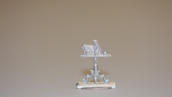 Tischchen mit Utensilien