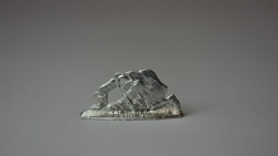 Mann am Boden, Geld sammelnd